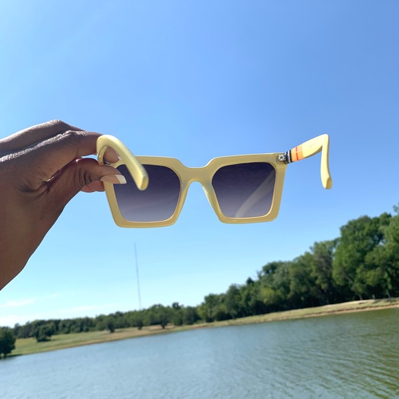 Oversized Square Frames - Picture 7 of 7